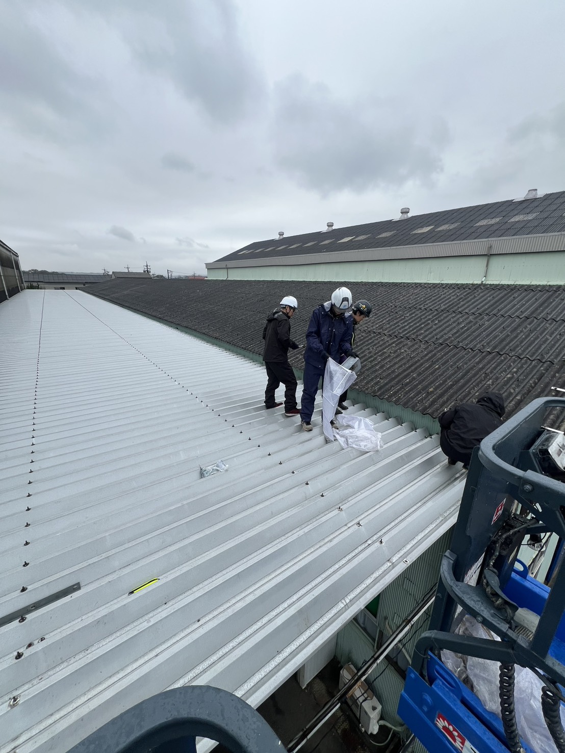 四日市市にて板金屋根の撤去工事